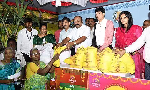 பொங்கல் சிறப்பு தொகுப்பு விற்பனை தொடக்கம்