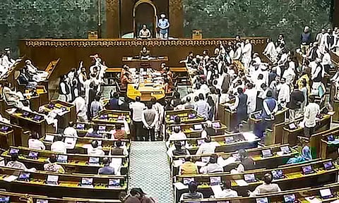 நாடாளுமன்ற இரு அவைகளும் நாள் முழுவதும் ஒத்திவைப்பு