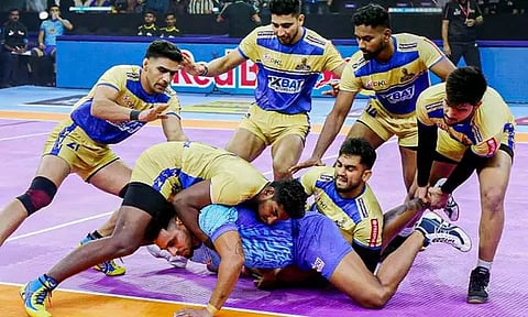 புரோ கபடி லீக்; பெங்கால் வாரியர்ஸ் அணியை வீழ்த்தி தமிழ் தலைவாஸ் அபார வெற்றி