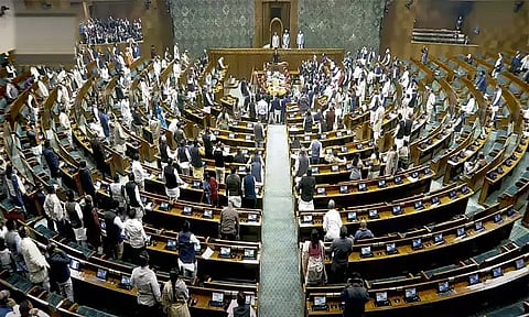 எதிர்க்கட்சிகள் தொடர் அமளி: இரு அவைகளும் தேதி குறிப்பிடாமல் ஒத்திவைப்பு