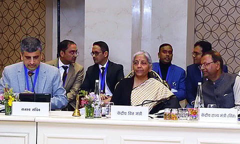 ஜி.எஸ்.டி. கவுன்சில் கூட்டம்: ஆயுள், மருத்துவக் காப்பீடு மீதான வரியை குறைக்கும் முடிவு ஒத்திவைப்பு