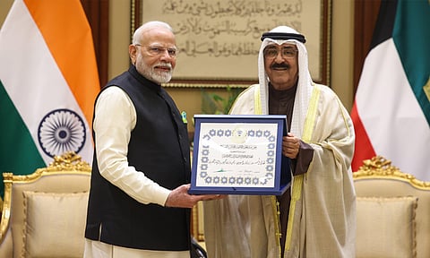 பிரதமர் மோடிக்கு குவைத் நாட்டின் உயரிய குடிமக்களுக்கான விருது வழங்கி கவுரவம்