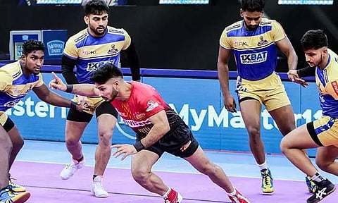 புரோ கபடி லீக்; பெங்களூரு அணியை வீழ்த்தி தமிழ் தலைவாஸ் வெற்றி