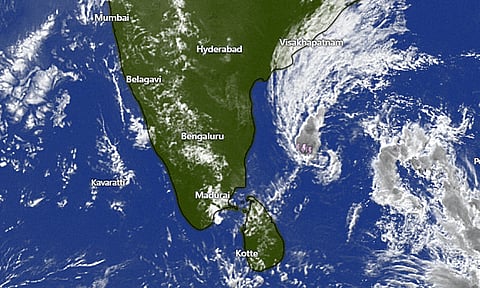 மீண்டும் தமிழ்நாட்டை நோக்கி திரும்புகிறது காற்றழுத்த தாழ்வு பகுதி