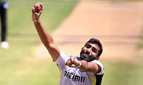 பும்ரா பந்து வீசும் முறையை கண்காணிக்க வேண்டும் - ஆஸ்திரேலிய வர்ணனையாளர் சர்ச்சை பதிவு