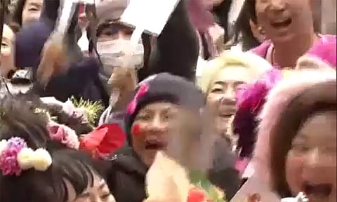 சிரிப்புத் திருவிழா: உரக்க சிரித்து ஆண்டின் கவலைகளை மறந்த ஜப்பான் மக்கள்