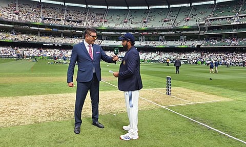 மெல்போர்ன் டெஸ்ட்: இந்தியாவுக்கு எதிராக டாஸ் வென்ற ஆஸ்திரேலியா பேட்டிங் தேர்வு