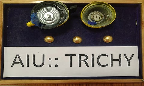 திருச்சியில் ரூ.15 லட்சம் மதிப்பிலான கடத்தல் தங்கம் பறிமுதல்