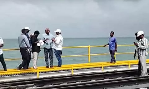 "பாம்பன் புதிய ரெயில் பாலம் 100 சதவீதம் தயார்" - தெற்கு ரெயில்வே அதிகாரி