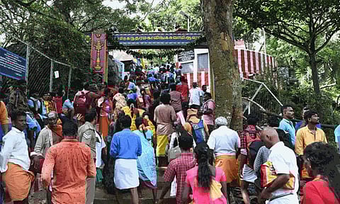 மார்கழி மாத பிரதோஷம்: சதுரகிரி கோவிலில் குவிந்த பக்தர்கள்