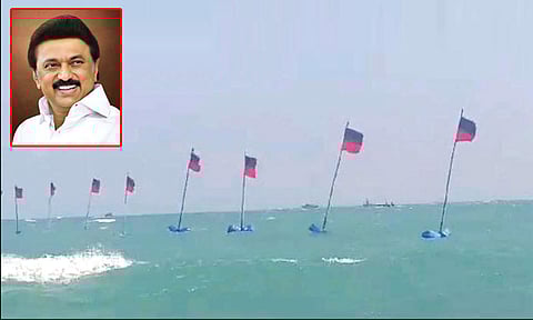 முதல்-அமைச்சரை வரவேற்கும் விதமாக கன்னியாகுமரி கடலில் பறக்கும் திமுக கொடிகள்