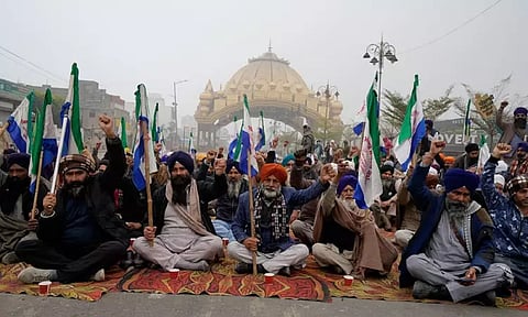 பஞ்சாப்பில் விவசாயிகள் போராட்டம் - போக்குவரத்து பாதிப்பு