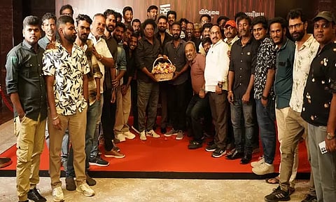 'விடுதலை 2' வெற்றியை படக்குழுவினருடன் கொண்டாடிய வெற்றிமாறன்