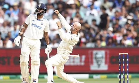 டெஸ்ட் கிரிக்கெட்டில் அதிக விக்கெட்டுகள்: அஸ்வினை பின்னுக்கு தள்ளிய லயன்