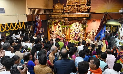ஆங்கில புத்தாண்டு: கோவில்களில் சிறப்பு பூஜை - சாமி தரிசனத்திற்கு குவிந்த மக்கள்