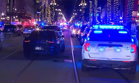 அமெரிக்கா: புத்தாண்டு கொண்டாட்ட கூட்டத்தில் அதிவேகமாக புகுந்த கார் - 10 பேர் பலியான சோகம்