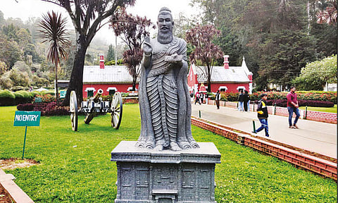 ஊட்டி அரசு தாவரவியல் பூங்காவில் 6 அடி உயர திருவள்ளுவர் சிலை