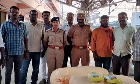 மதுரைக்கு ரெயிலில் வந்த பார்சலில் 240 கிலோ புகையிலை பொருட்கள் - போலீஸ் விசாரணை