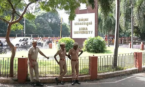 அண்ணா பல்கலைக்கழக விவகாரத்தில் கவன ஈர்ப்பு தீர்மானம் - சட்டப்பேரவை செயலகத்தில் வி.சி.க. மனு