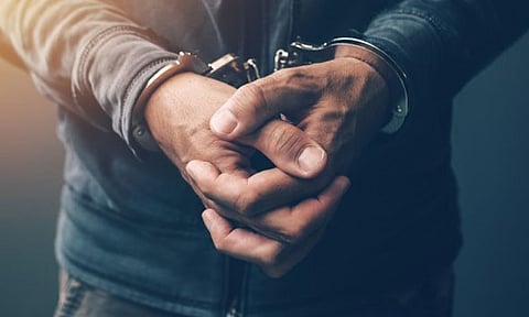 பள்ளி மாணவனுக்கு பாலியல் தொல்லை கொடுத்த வாலிபர் கைது