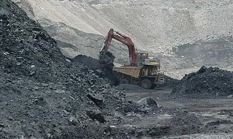 அசாம்: நிலக்கரி சுரங்கத்தில் சூழ்ந்த வெள்ளம்; 15 தொழிலாளர்கள் நிலை என்ன?