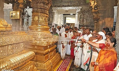 வைகுண்ட ஏகாதசி விழா.. திருமலையில் ஆழ்வார் திருமஞ்சனம்