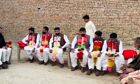 பாகிஸ்தான்: 6 சகோதரிகளை திருமணம் செய்த 6 சகோதரர்கள்