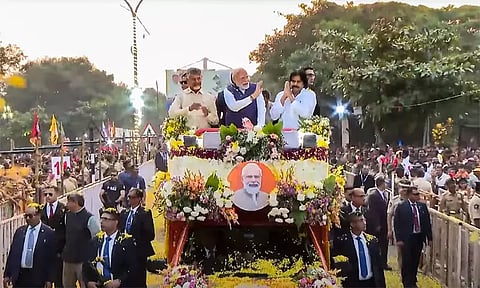 ஆந்திராவில் பிரதமர் மோடி ரோடுஷோ - மக்கள் உற்சாக வரவேற்பு