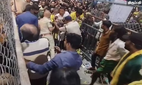 திருப்பதியில் கூட்ட நெரிசலில் சிக்கி 6 பேர் உயிரிழப்பு