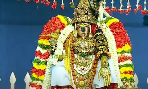 வைகுண்ட ஏகாதசி விழா.. ஸ்ரீரங்கத்தில் மோகினி அலங்காரத்தில் அருள்பாலித்த நம்பெருமாள்