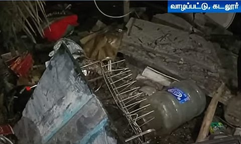 கடலூர்: மளிகை கடையில் பிரிட்ஜ் வெடித்து விபத்து - 2 பேர் படுகாயம்