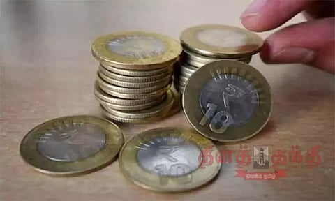 10 ரூபாய்க்காக ஏற்பட்ட வாக்குவாதம்; ஓய்வுபெற்ற ஐ.ஏ.எஸ். அதிகாரி மீது கண்டக்டர் தாக்குதல்