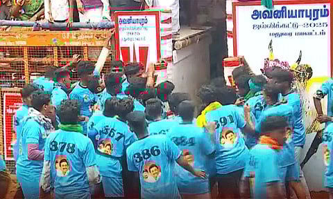 அவனியாபுரம் ஜல்லிக்கட்டு- விறுவிறுப்பாக தொடங்கிய 8-வது சுற்று