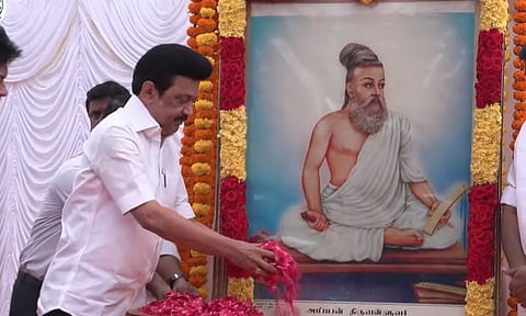 மெரினாவில் உள்ள திருவள்ளுவர் சிலைக்கு முதல்-அமைச்சர் மு.க.ஸ்டாலின் மரியாதை