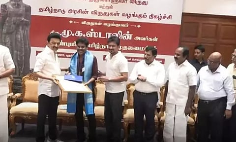 கவிஞர் கபிலனுக்கு மகாகவி பாரதியார் விருது: மு.க.ஸ்டாலின் வழங்கினார்