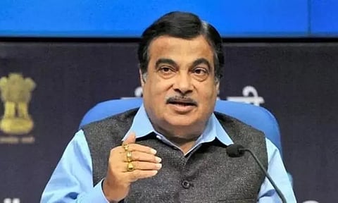 சுங்க கட்டணத்துக்கு பதிலாக பயணிகள் வாகனங்களுக்கு மாதாந்திர பாஸ்: நிதின் கட்காரி