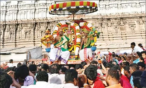 திருவண்ணாமலை அருணாசலேஸ்வரர் கோவிலில் திருவூடல் திருவிழா - திரளான பக்தர்கள் தரிசனம்