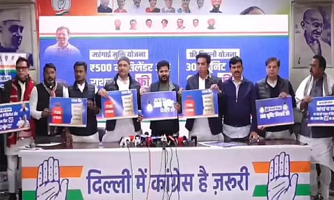 டெல்லியில் ஆட்சிக்கு வந்தால் 300 யூனிட் மின்சாரம் இலவசம்: காங்கிரஸ் வாக்குறுதி