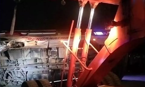 சித்தூர் அருகே லாரி மீது பேருந்து மோதல்: திருச்சியை சேர்ந்த 4 பேர் உயிரிழப்பு