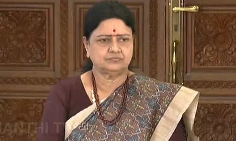 'இடைத்தேர்தலை புறக்கணிப்பது தவறானது' - சசிகலா கருத்து