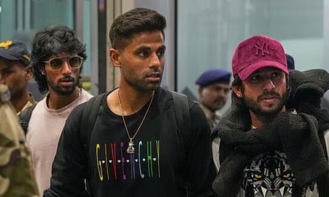 இங்கிலாந்துக்கு எதிரான முதல் டி20 போட்டி: கொல்கத்தா சென்றடைந்த இந்திய அணி