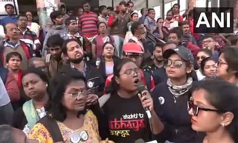 ஆயுள் தண்டனை போதாது... கோர்ட்டு முன்பு டாக்டர்கள் போராட்டம்