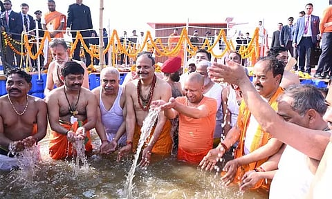 மகா கும்பமேளா: திரிவேணி சங்கமத்தில் புனித நீராடிய உ.பி. முதல்-மந்திரி