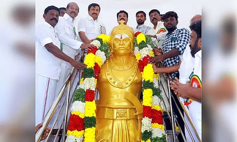 வாளுக்கு வேலி அம்பலம் சிலைக்கு அமைச்சர் சாமிநாதன் மாலை அணிவித்து மரியாதை