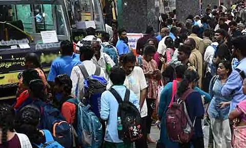 பொங்கல் பண்டிகை: 45,140 பேருந்துகள் இயக்கம், 4.24 லட்சம் பேர் முன்பதிவு செய்து பயணம்