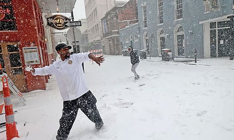 அமெரிக்காவில் பனிப்புயல் பாதிப்பு: 4 பேர் பலி; 2,100 விமானங்கள் ரத்து