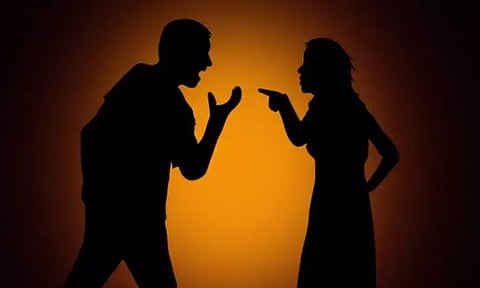 குடும்ப சண்டையில் மனைவியின் உதட்டை கடித்து குதறிய கணவன்