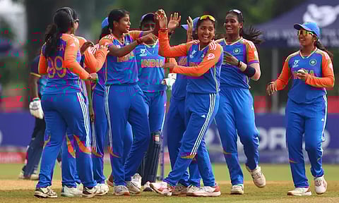 ஜூனியர் மகளிர் டி20 உலகக்கோப்பை: இந்தியா - வங்காளதேசம் போட்டிக்கான டாஸ் போடுவதில் தாமதம்