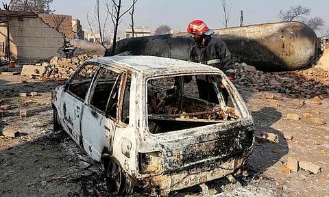 எரிவாயு ஏற்றிச்சென்ற டேங்கர் லாரி வெடித்து விபத்து - 6 பேர் பலி