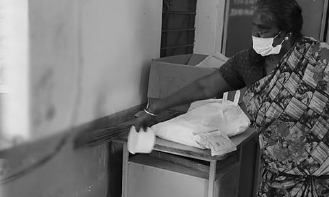 அரசு பள்ளி வகுப்பறைக்குள் மனிதக் கழிவு வீச்சு: போலீசார் தீவிர விசாரணை